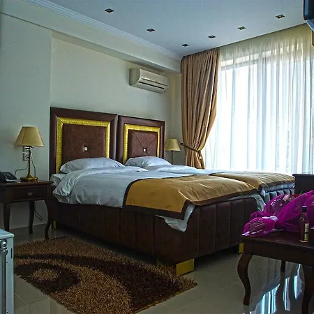 Metropolis Hotel