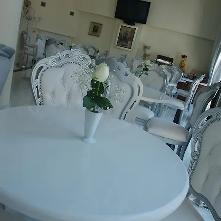 Metropolis Hotel 3*