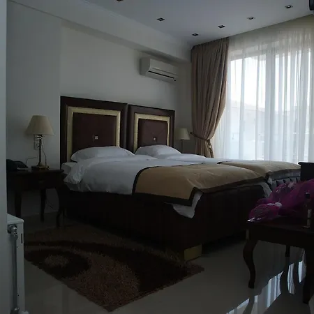 Metropolis Hotel