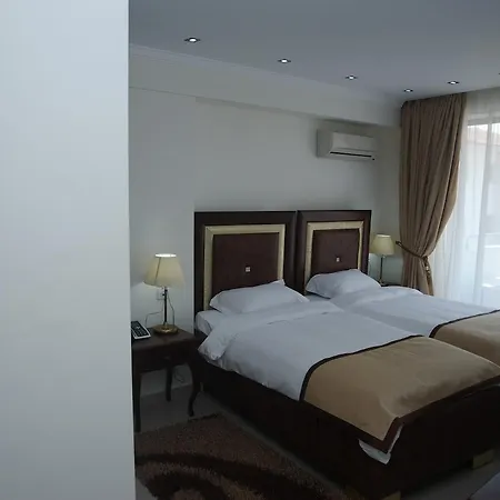 Metropolis Hotel