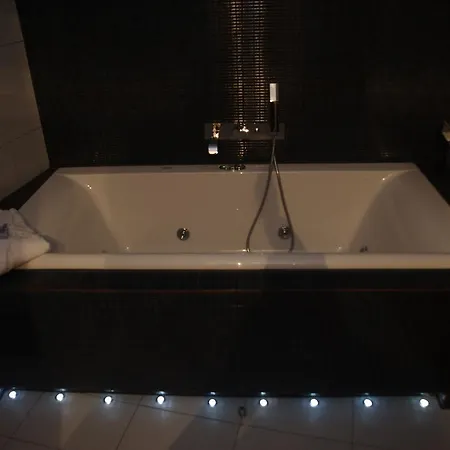 Metropolis Hotel 3*